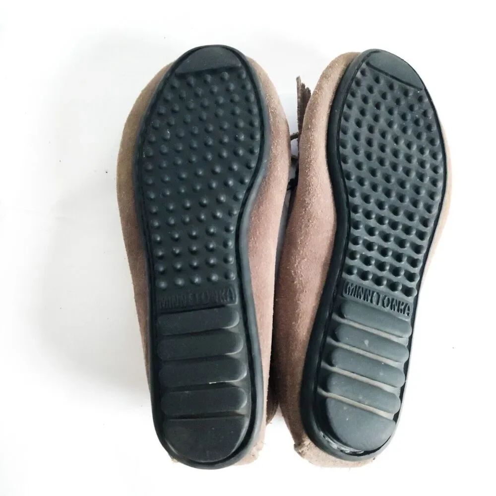 Minnetonka Boho Kilty Gray Suede Moccasins‎ Flats Womens Size 5.5 Hard Bottom