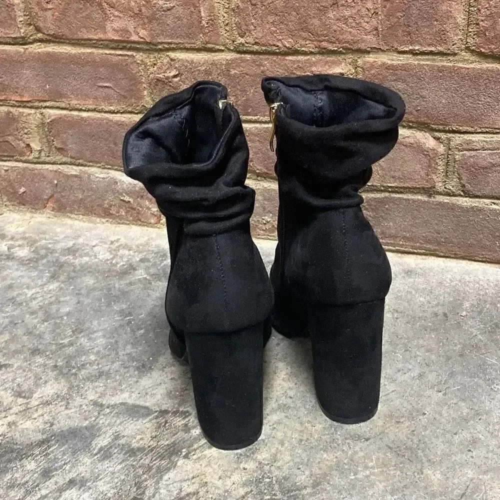 Qupid Black Faux Suede Pointed Toe Block Heel Bootie Size 9