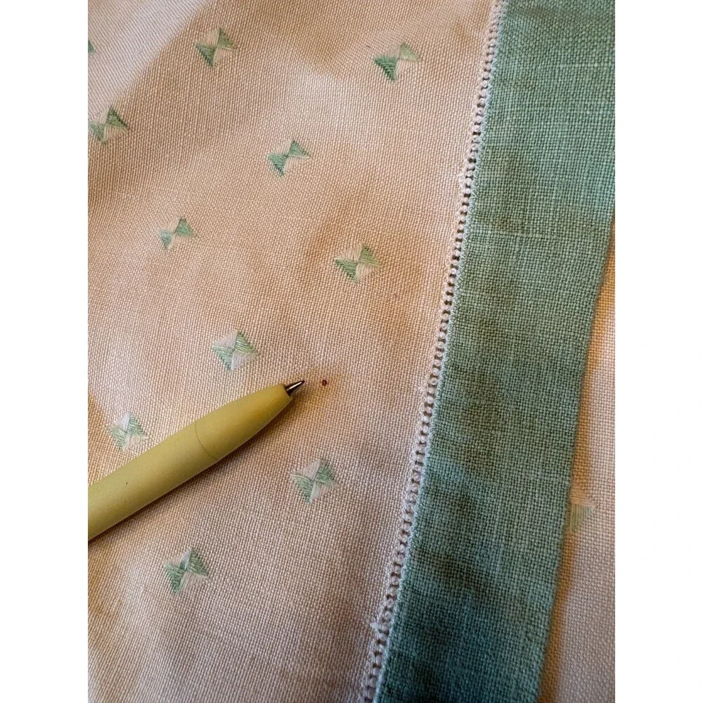 Unbranded linen smoke placemats