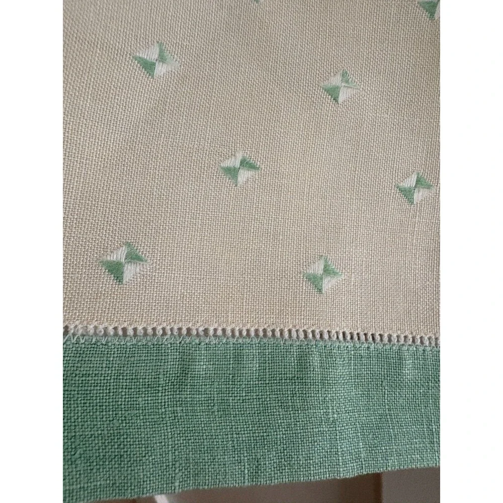 Unbranded free marks tablescape