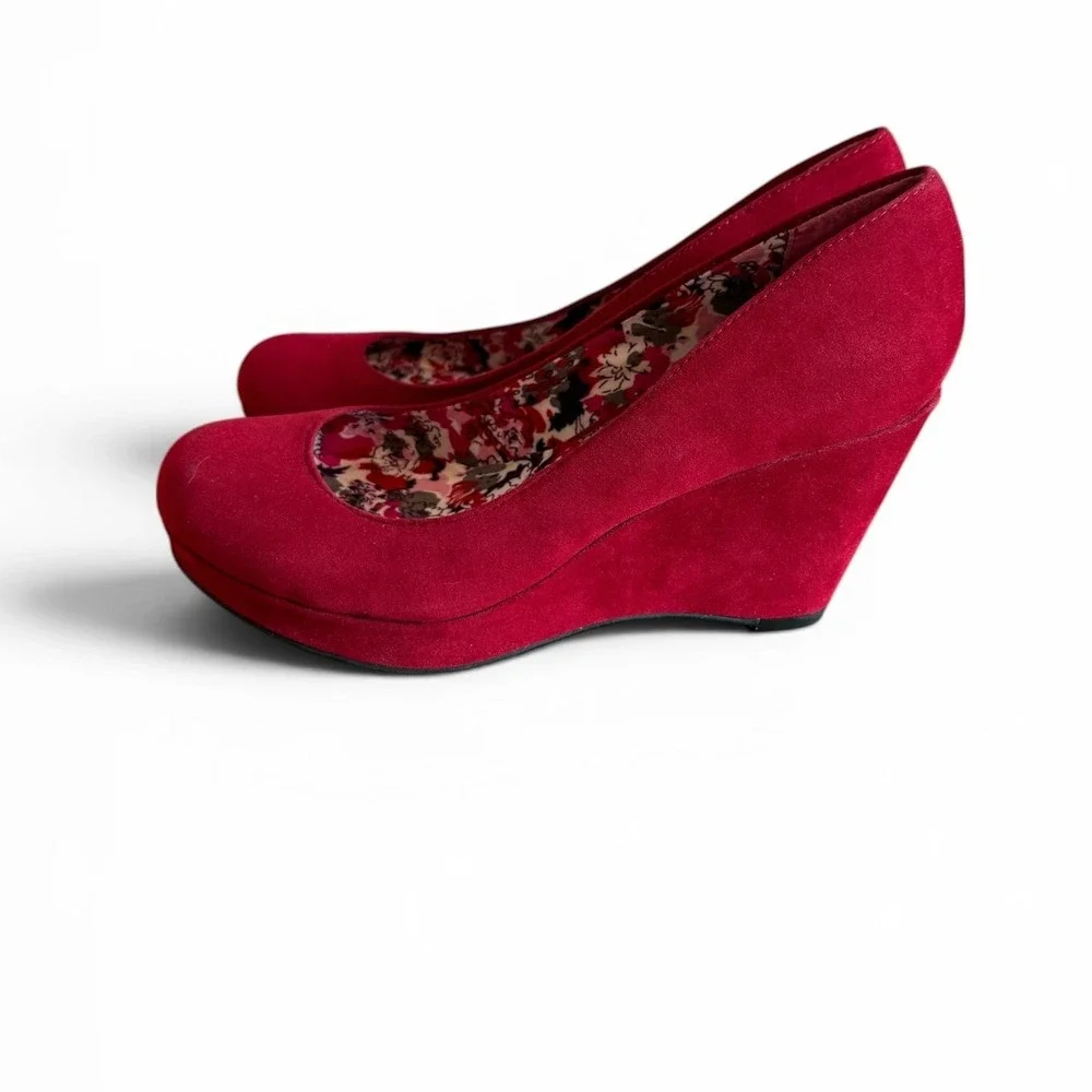 American Rag CIE Kennawin Wine Red Faux‎ Suede Wedge Pumps Platform Size 6.5M