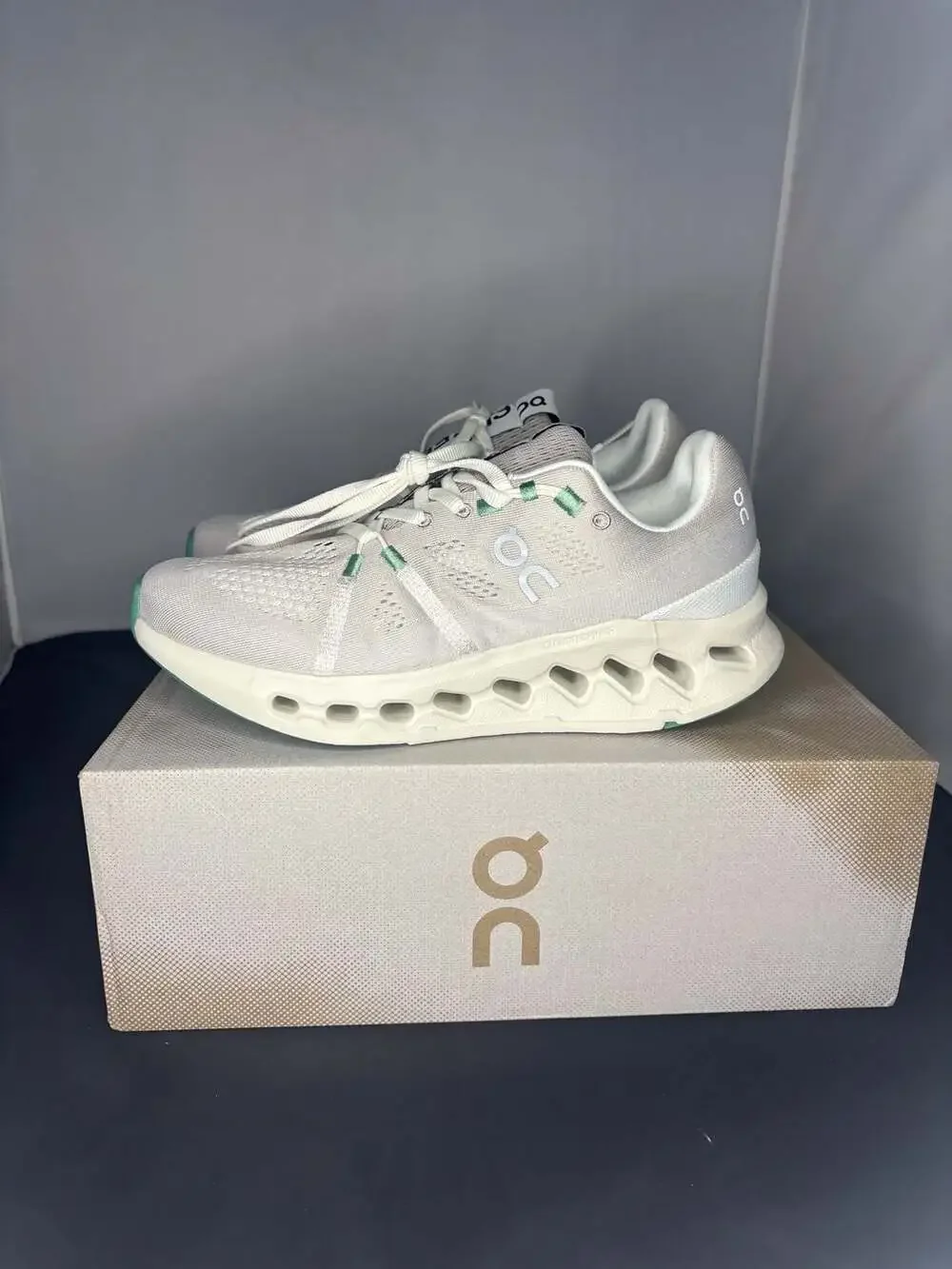 On cloudsurfer pearl