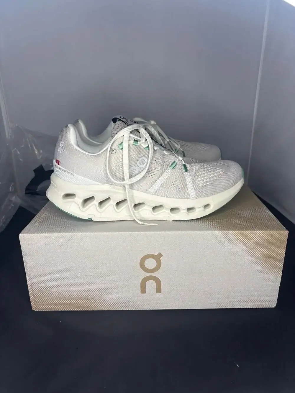 On Cloudsurfer US M7 W8.5 Pearl Ivory Running Shoes