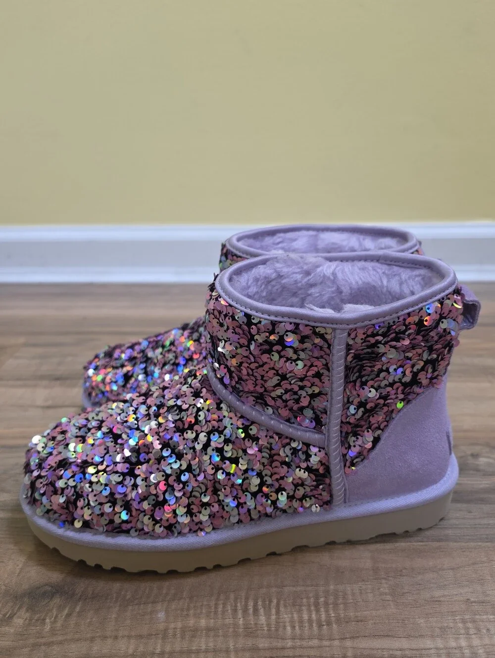 UGG classic mini