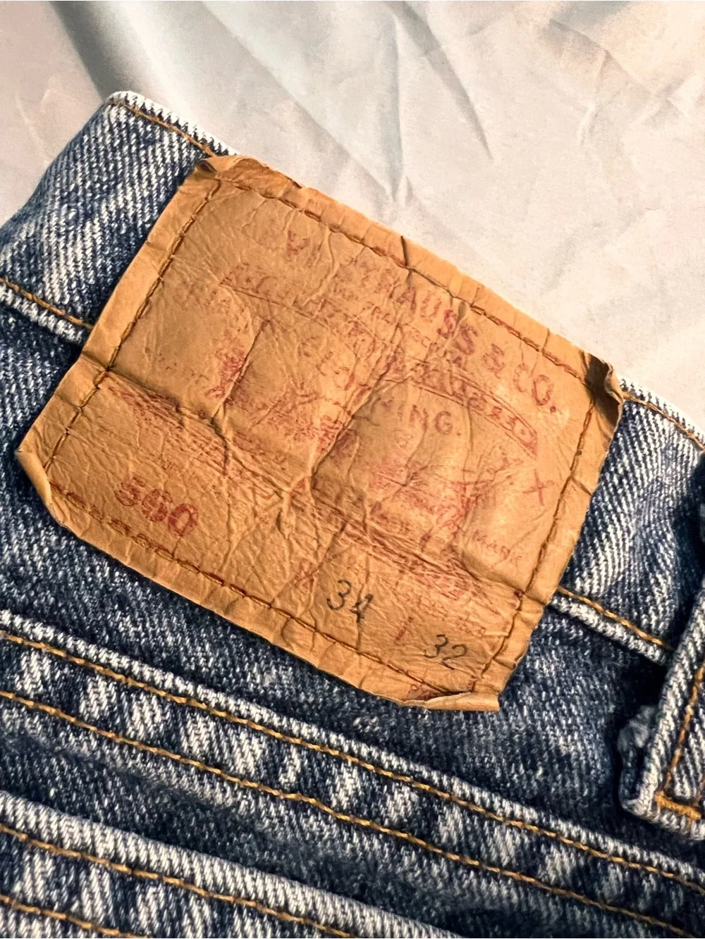 Levis mid blue pocket