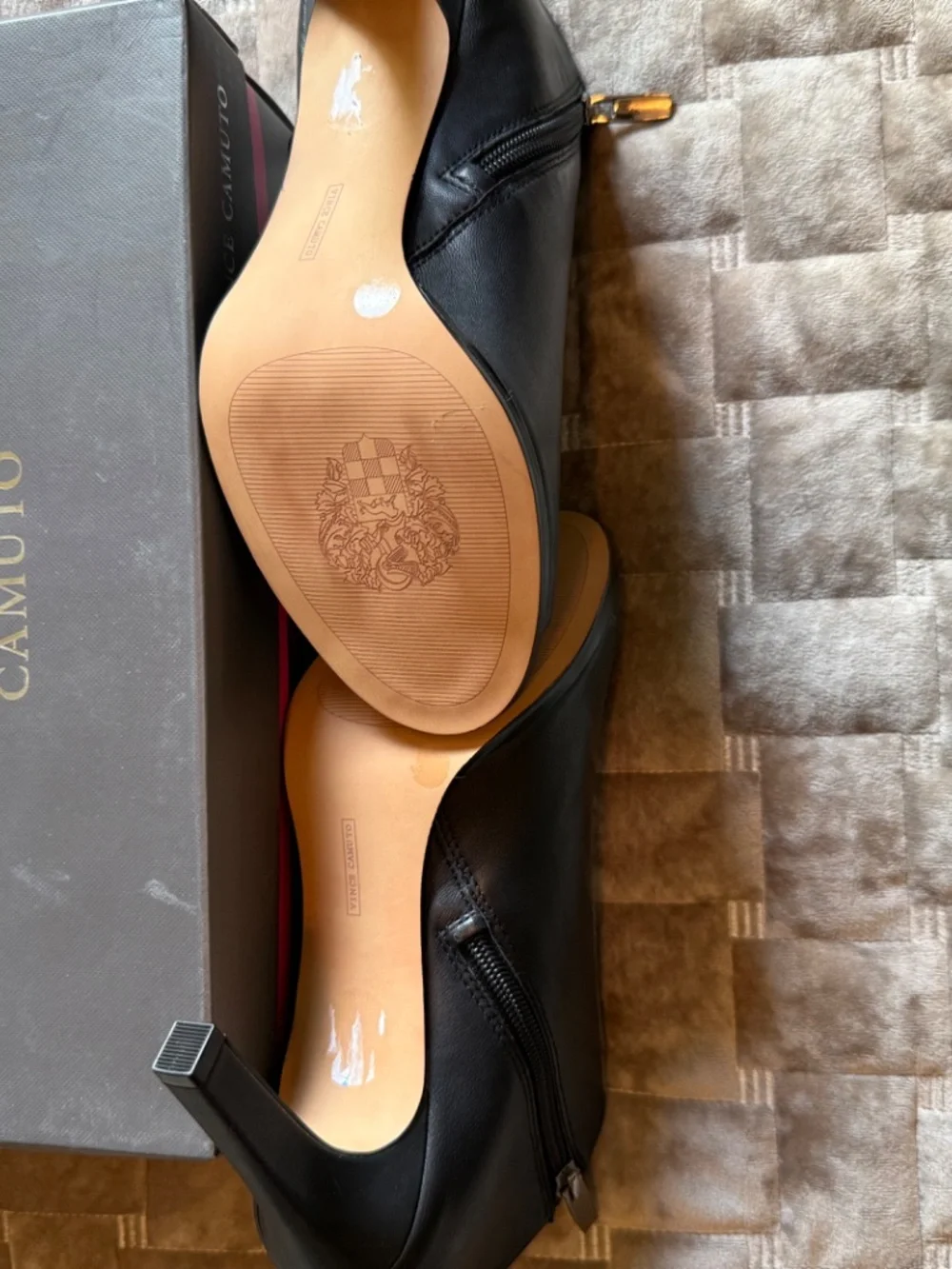 Vince Camuto black soft