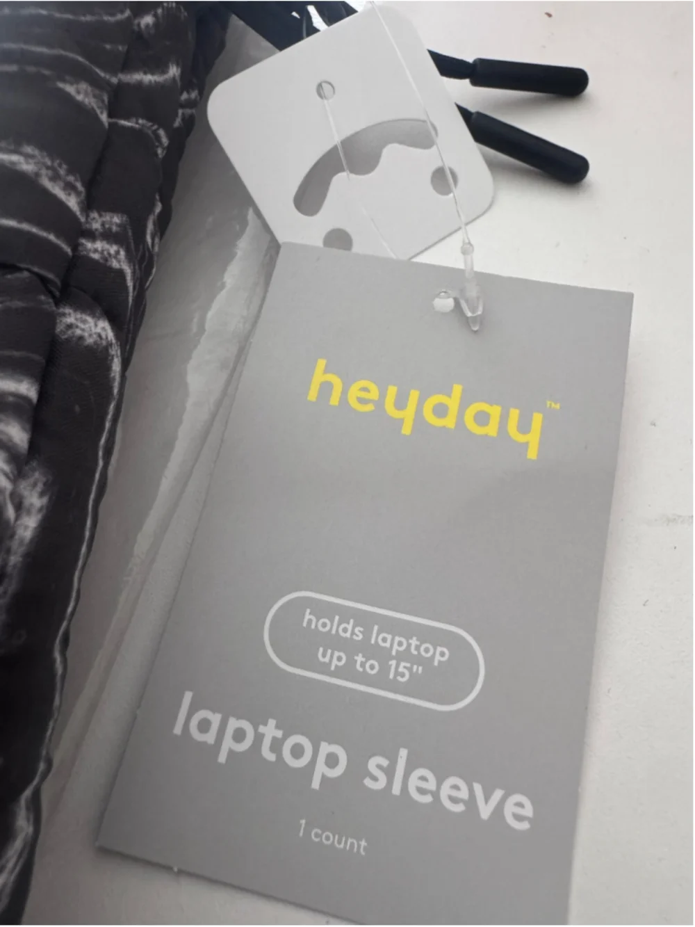 Heyday Laptop Sleeve 15 Inch Black White Marble Pattern