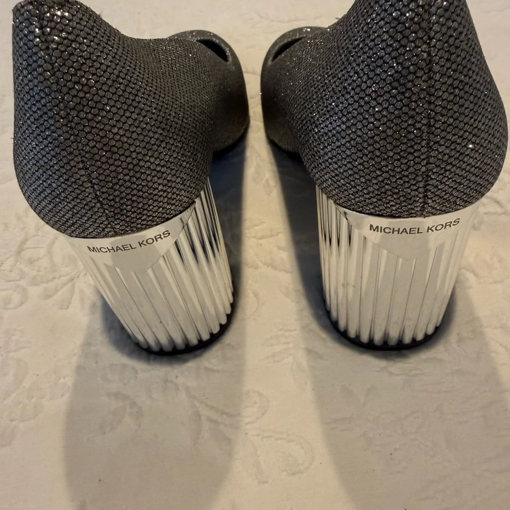 Michael Kors Porter Silver Block Heel Pumps size 8