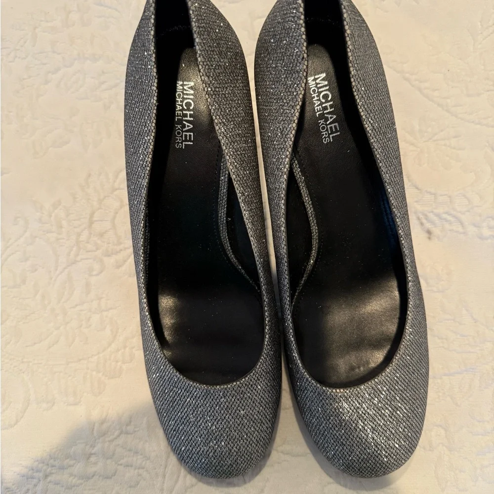 Michael Kors Porter Silver Block Heel Pumps size 8