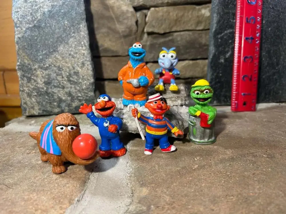 VTG Sesame Street figures , Elmo, Oscar Cookie Monster and Snuffle Cake Toppers