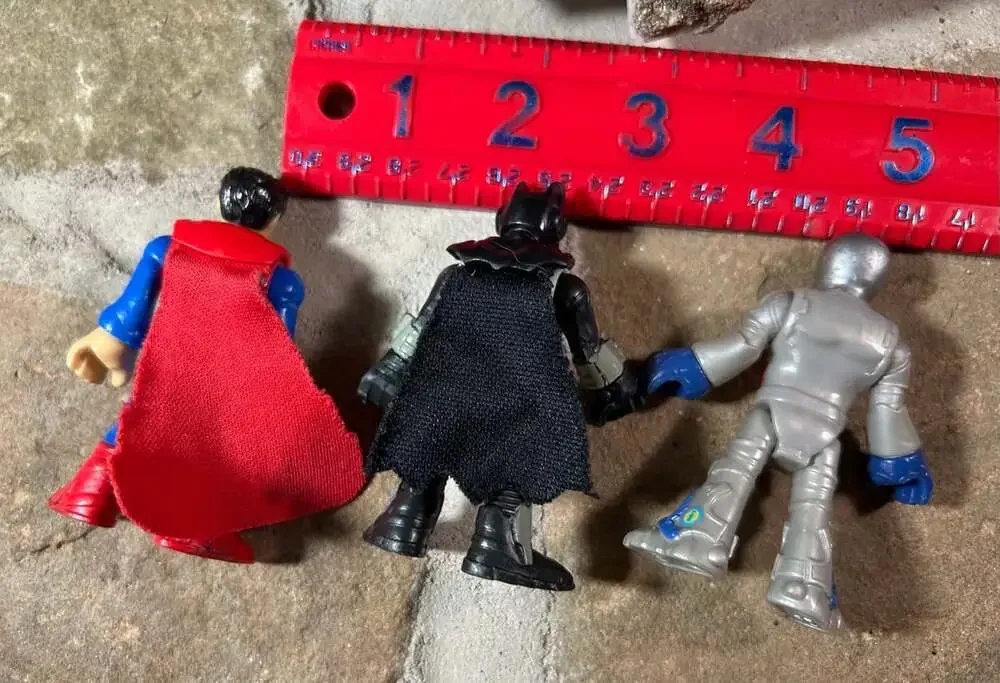 Imaginext DC Super Friends Superman Night and Dark night Figure Read