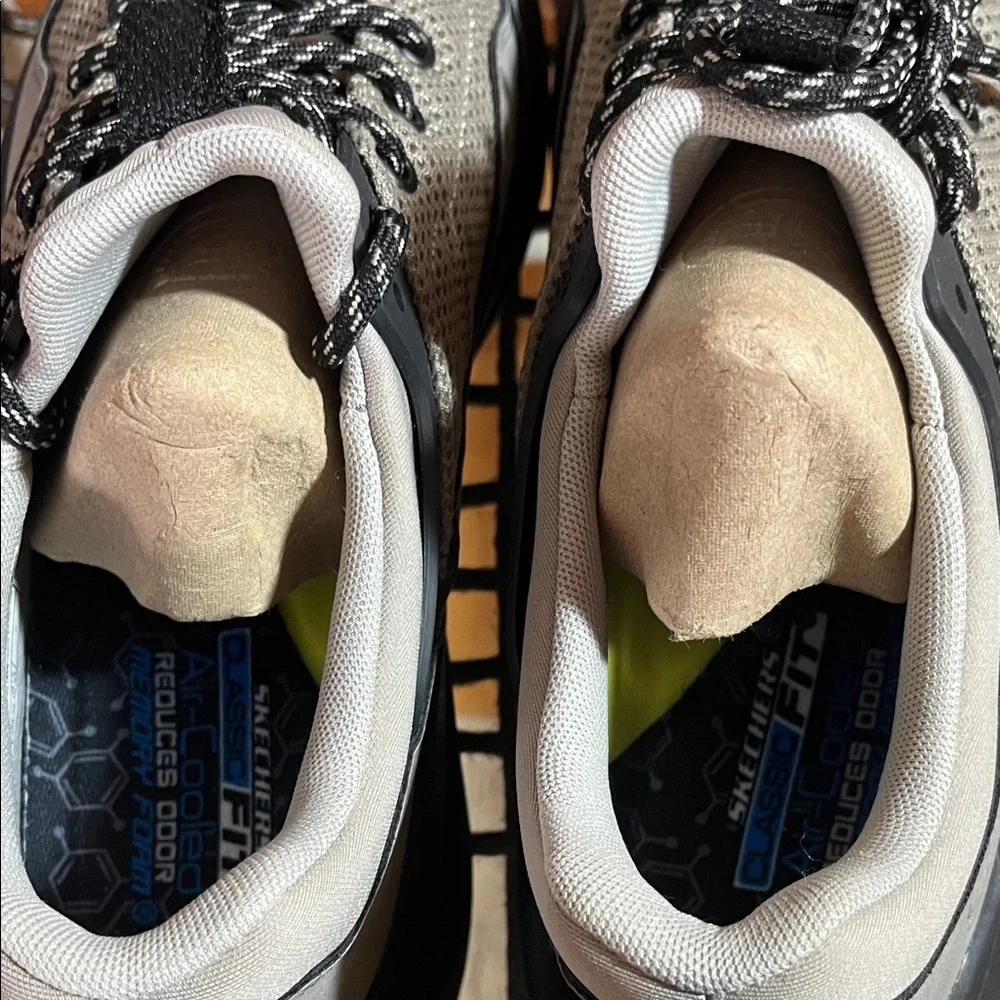 Skechers Men's Gray and Black Streetwear Sneakers