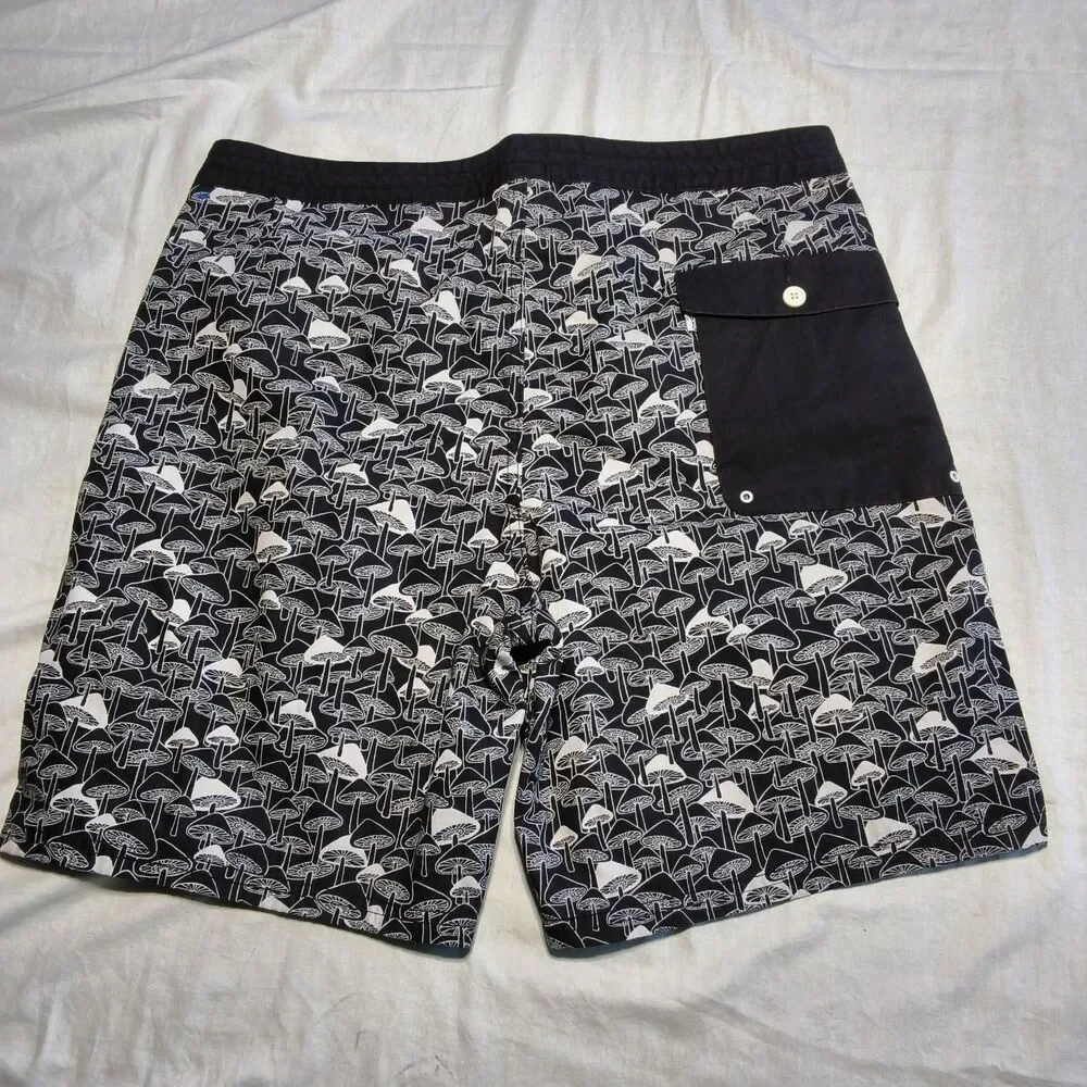 Levi's California Mens Board Shorts Black/White Mushroom Print Cargo size 34