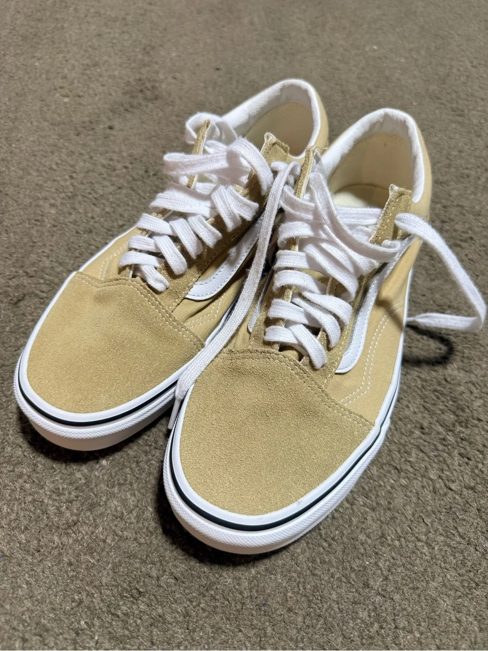 Vans Low-Top Sneakers in Tan and White