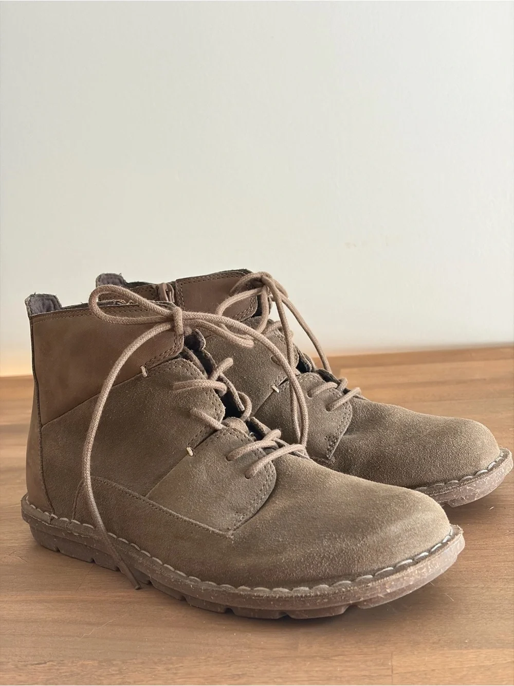 Clarks Trace Pine Taupe Suede Leather Lace-Up Side-Zip Ankle Boots Women Size 6W