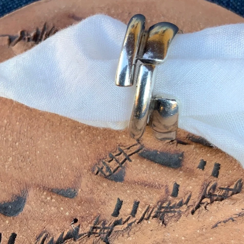 N/A beautiful ring