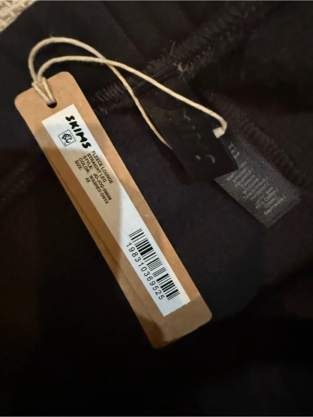 SKIMS waistband 68% black