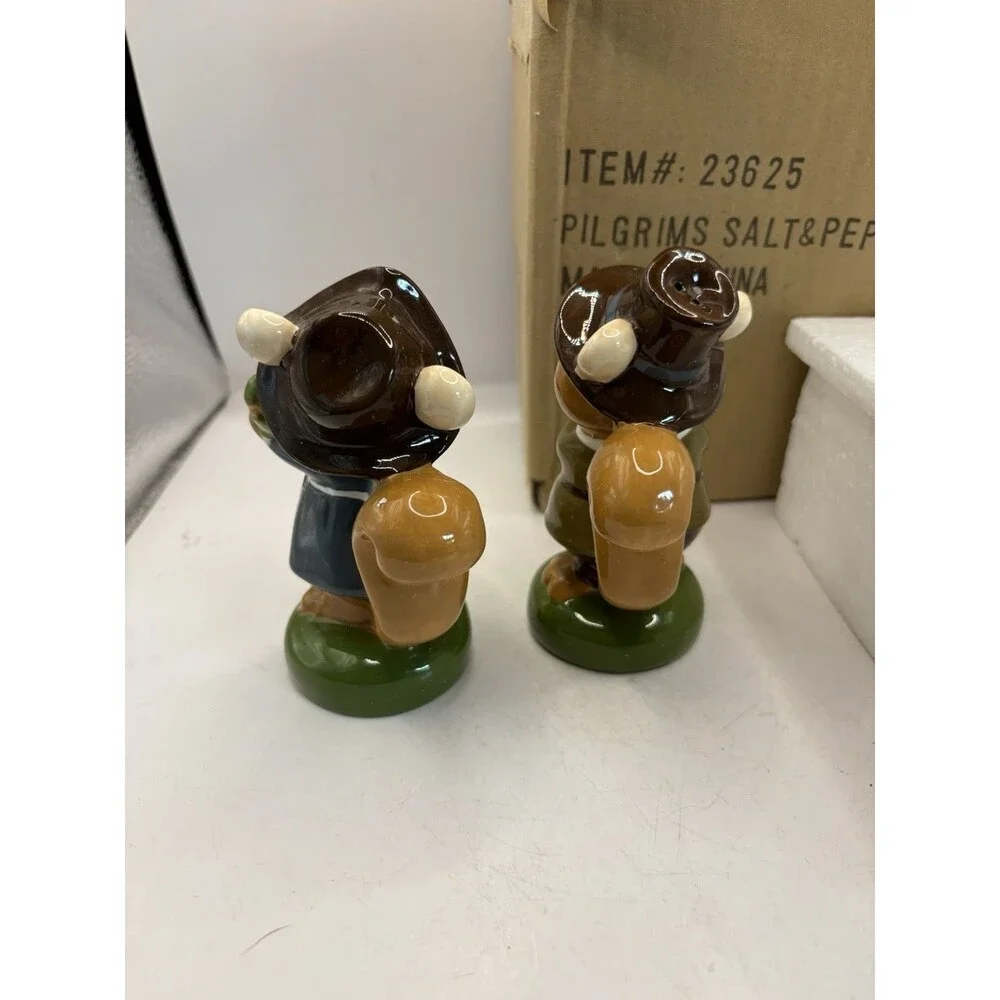 Pilgrim Squirrels Ceramic High Gloss Salt And Pepper Shaker’s Thanksgiving NIB