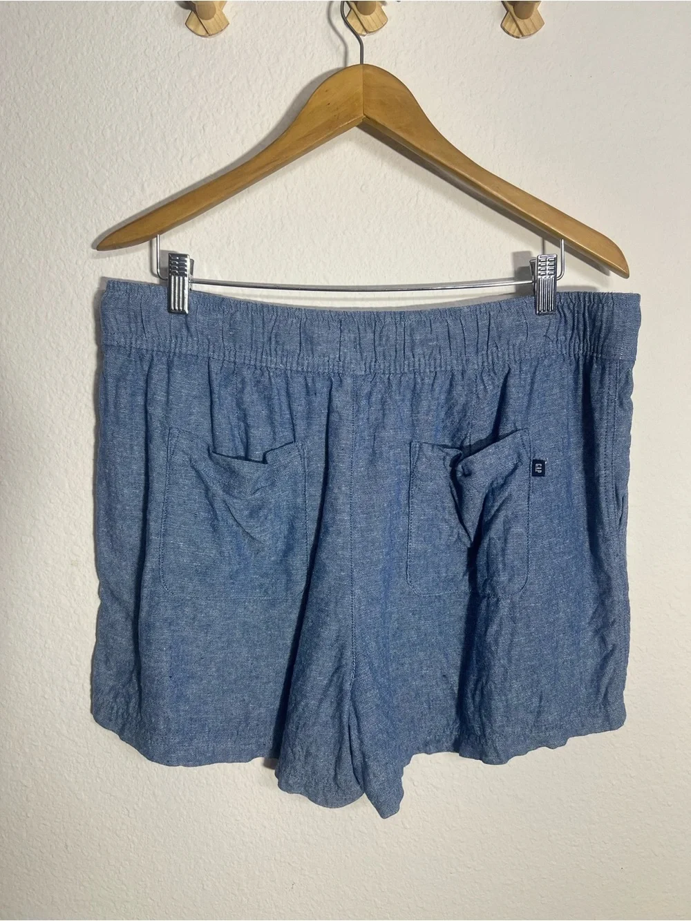 GAP • women’s linen blend pull on shorts with drawstring waist