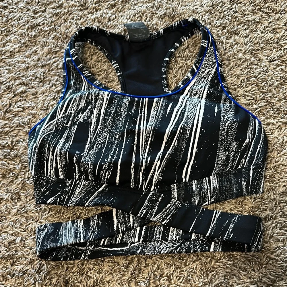 Sports illustrated Black and White Striped Sports Bra d
