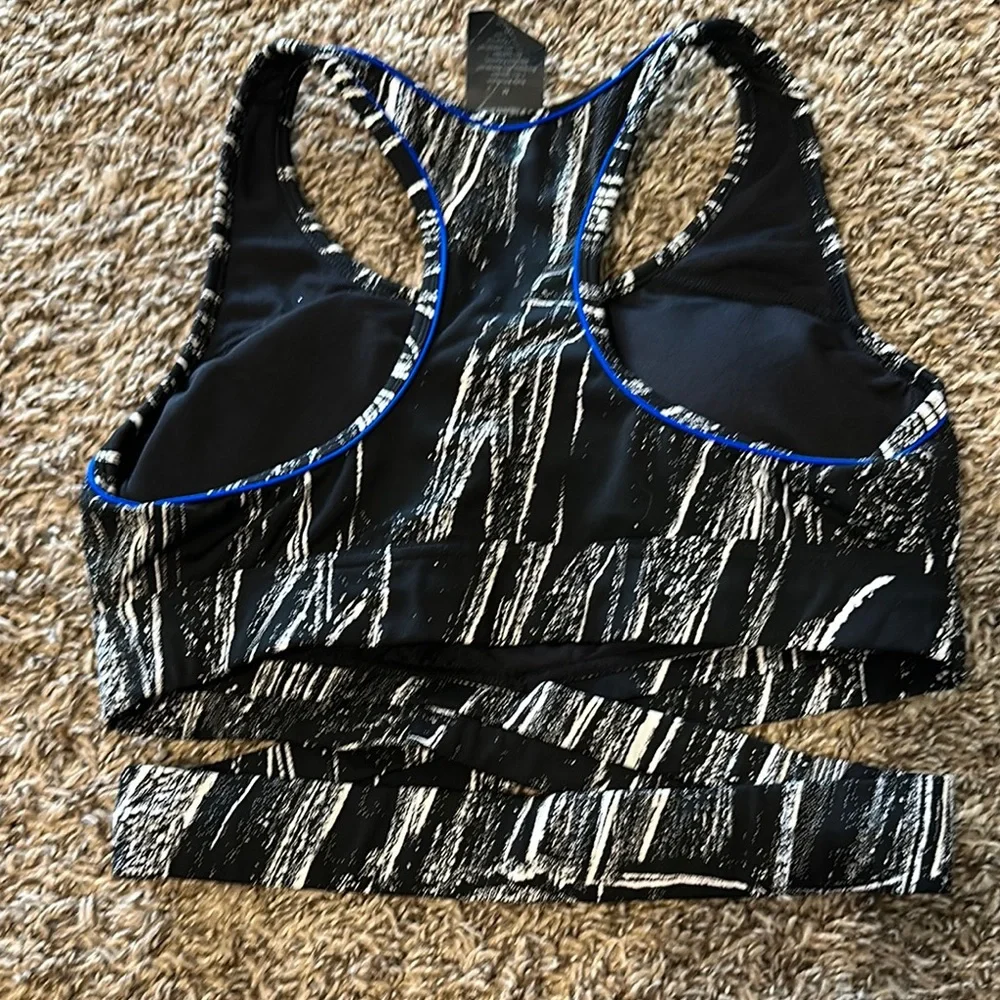 Sports illustrated Black and White Striped Sports Bra d
