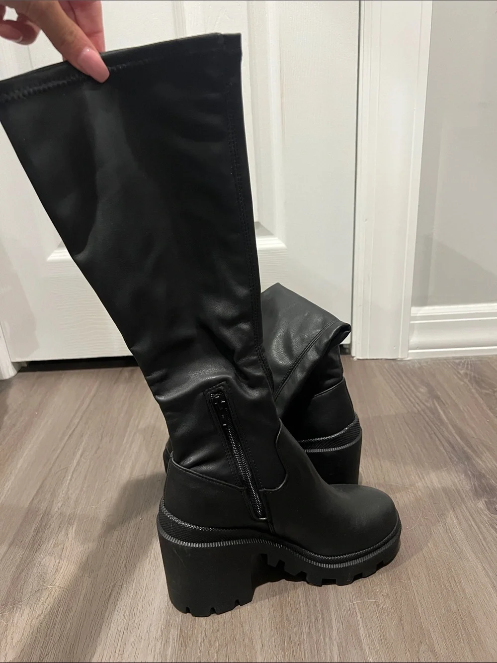N/A sleek black