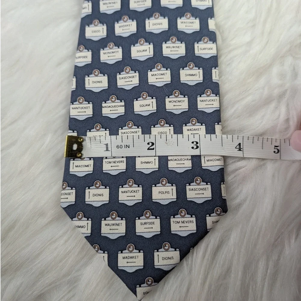 Vineyard Vines Necktie Mens OS Navy Blue Nantucket Town Signs Silk Tie
