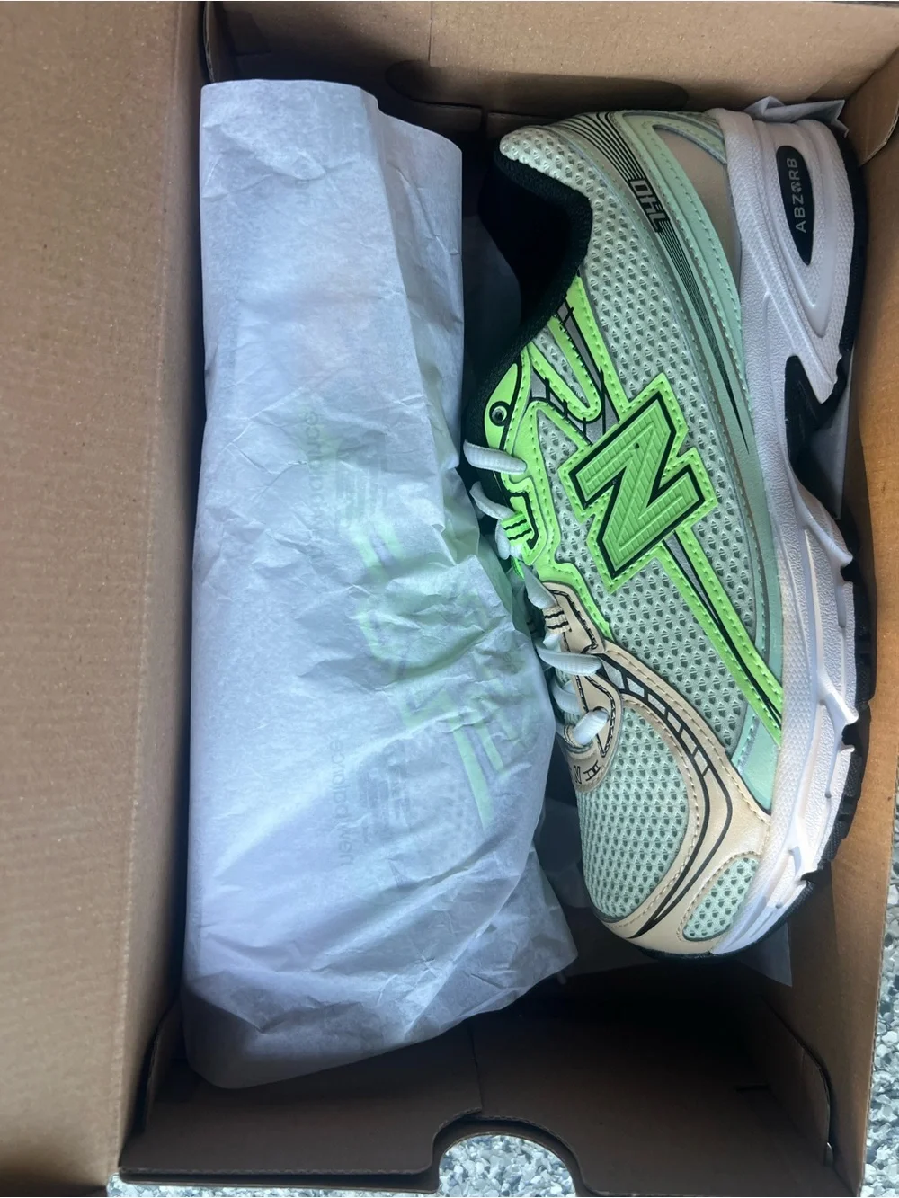 New Balance 740 - 6.5Y/8W