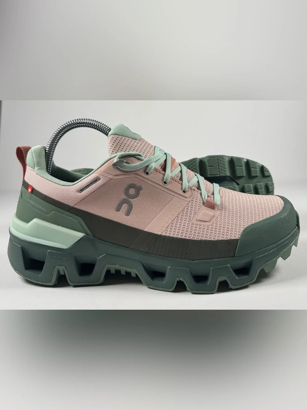 Size 8.5 - ON Cloudwander Waterproof Doe/Ivy (Pink & Green) Women’s
