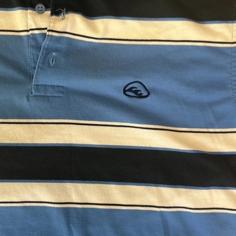 Heat Wave Blue Striped Polo Shirt with Logo. Size Medium