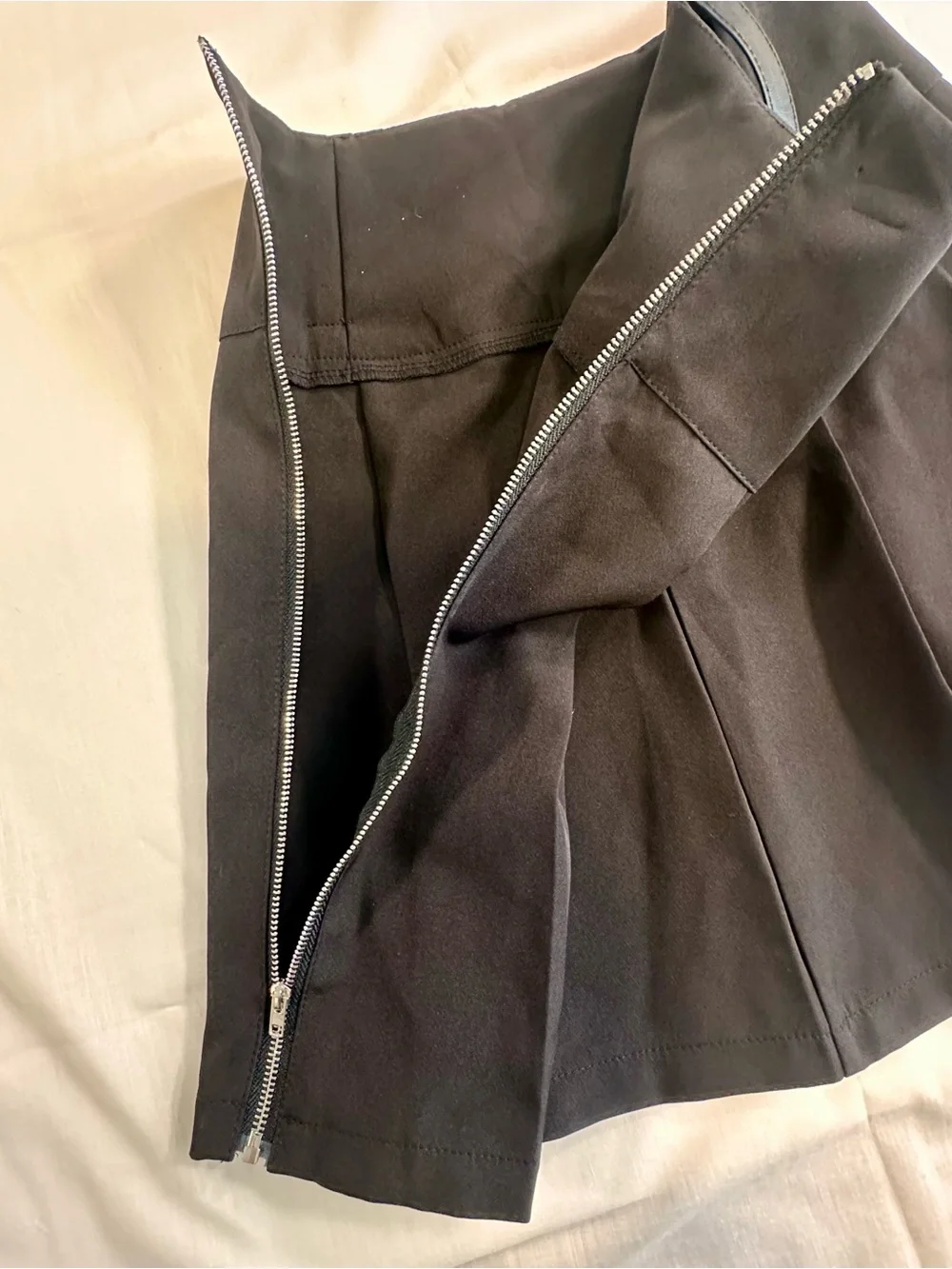 No brand flared pleated