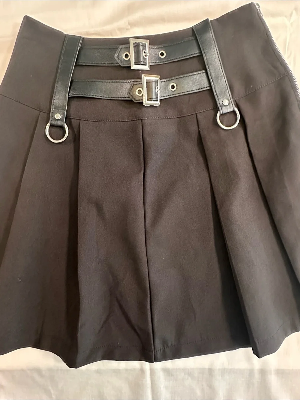 No brand flared pleated