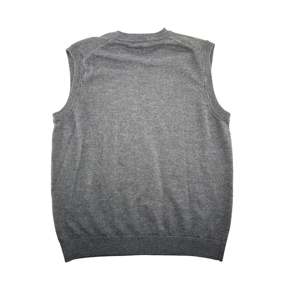 Hart Schaffner Marx features sleeveless offering