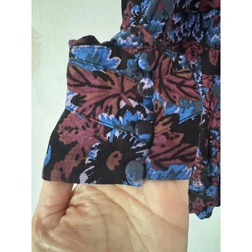 Free People size neckline