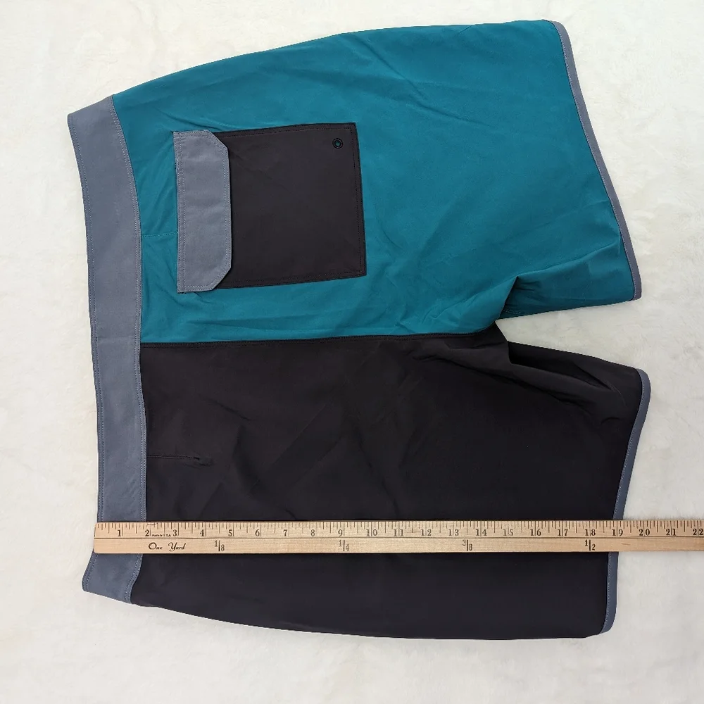 NEW Patagonia Hydropeak scallop board shorts 18