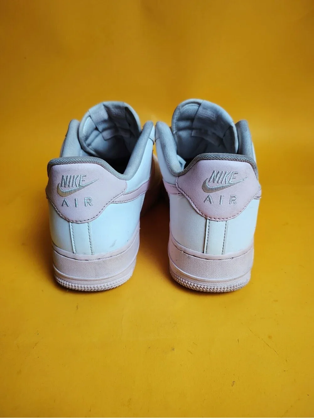 Nike Air Force 1 07 Low White Pink Sole Foam CK7663-100 Men's Size 9.5 Used
