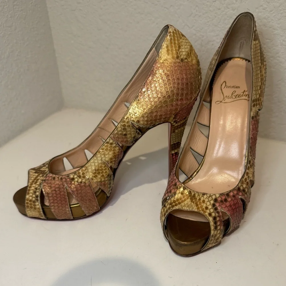 Christian Louboutin Fontanete Pink and Gold Metallic Snakeskin Peep Toe Pumps 39