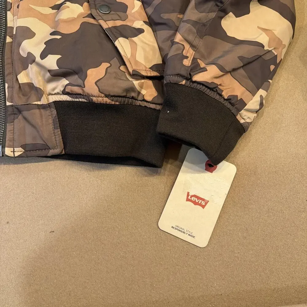 Levis levi bomber