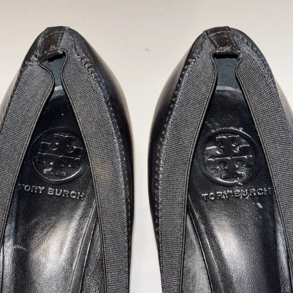 Tory Burch Caroline Black Patent Leather Pump Gold Logo 10.5 EUC