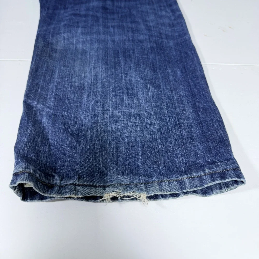 Levis levi 569