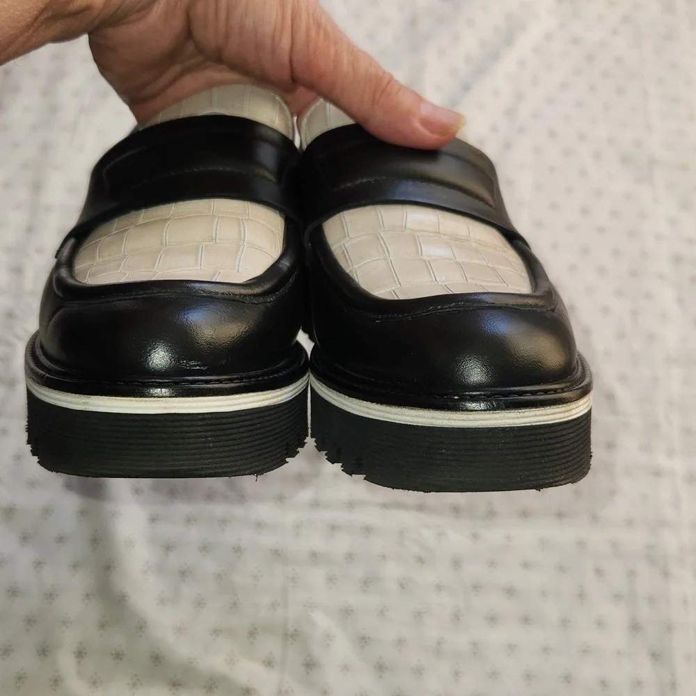 M.Gemi ELSA black/off-white croc embossed loafers sz 38/7.5