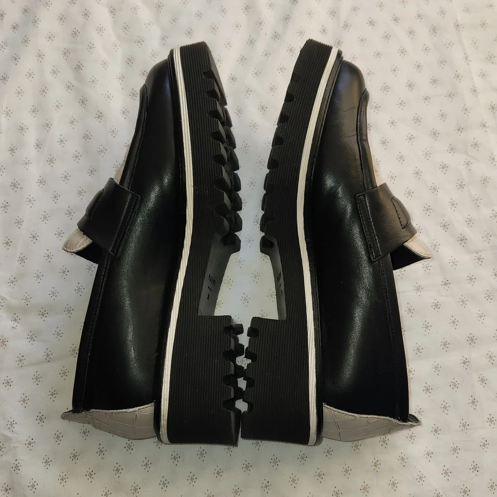 M.Gemi ELSA black/off-white croc embossed loafers sz 38/7.5