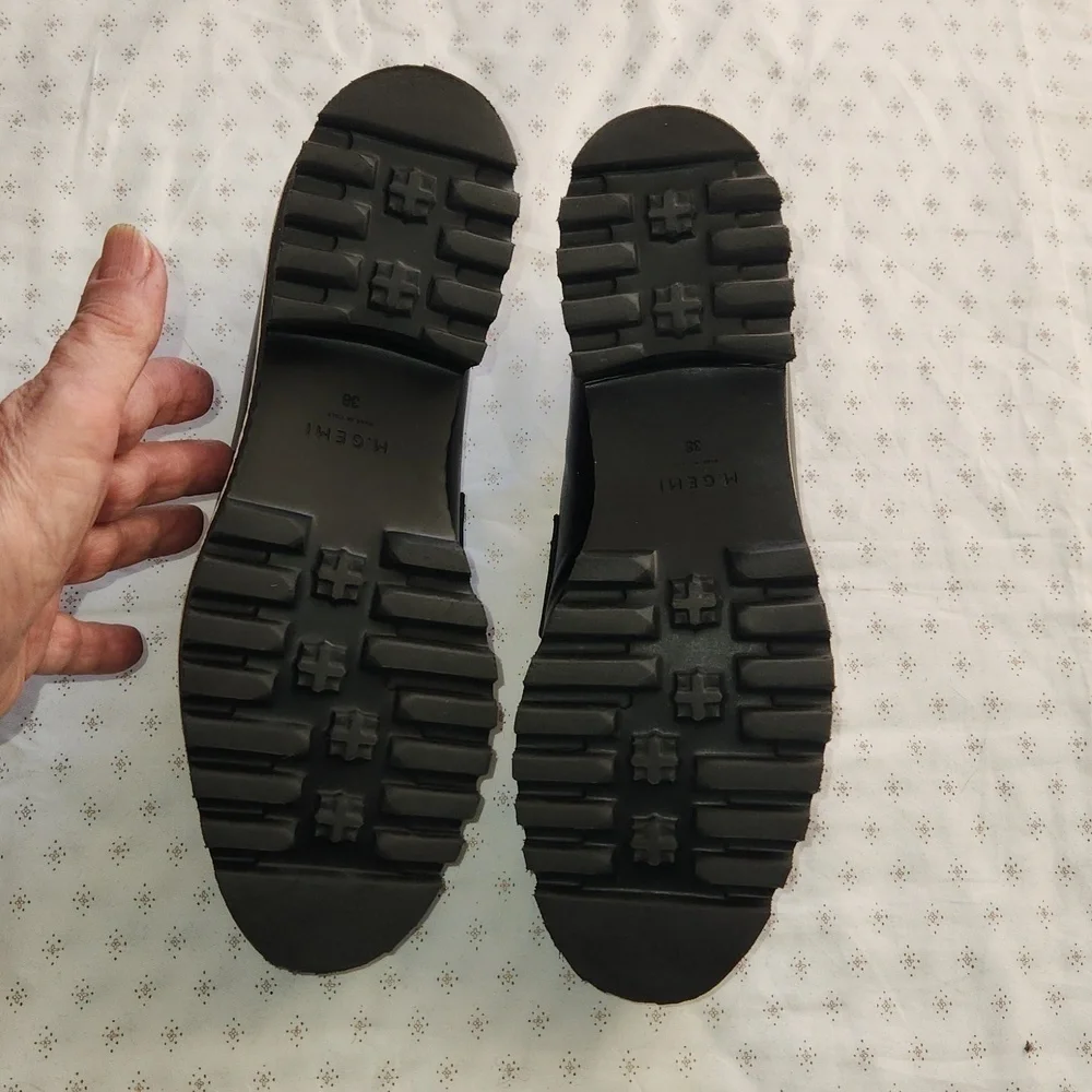 M.Gemi ELSA black/off-white croc embossed loafers sz 38/7.5