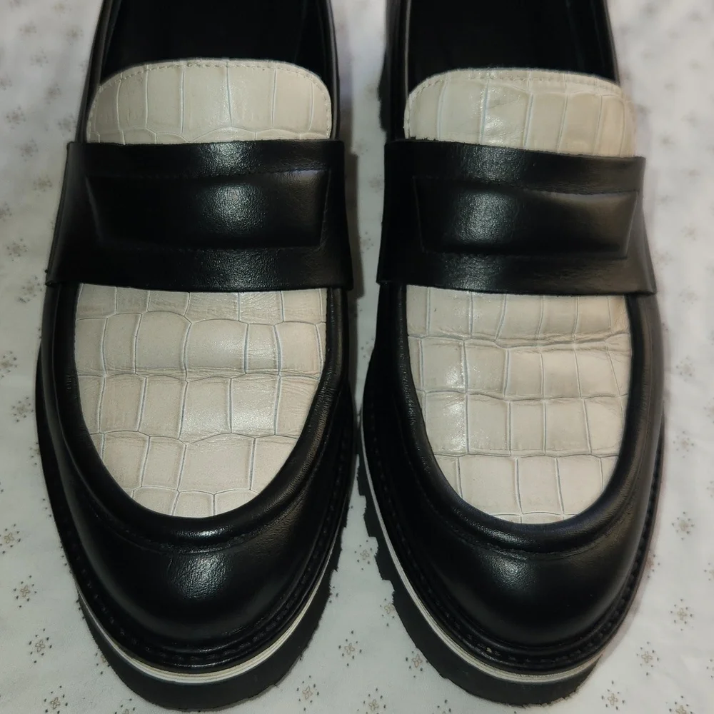 M.Gemi ELSA black/off-white croc embossed loafers sz 38/7.5