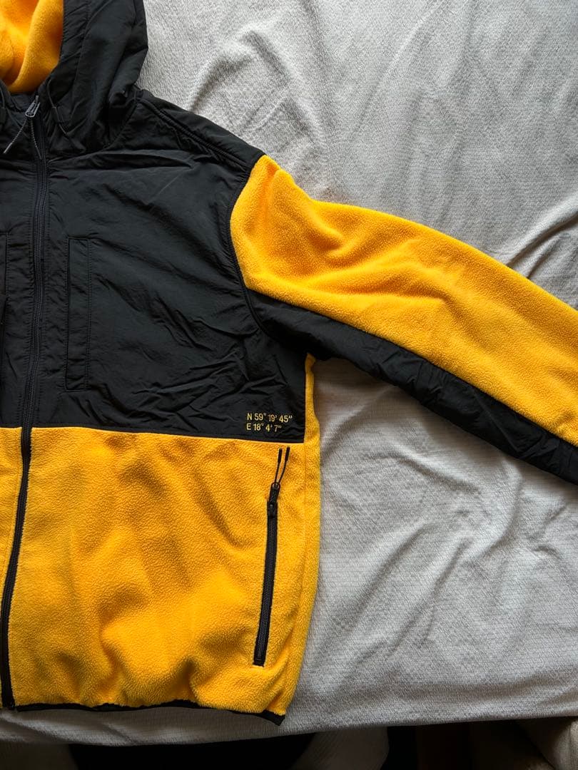 Fleece jacket with hood drawstring