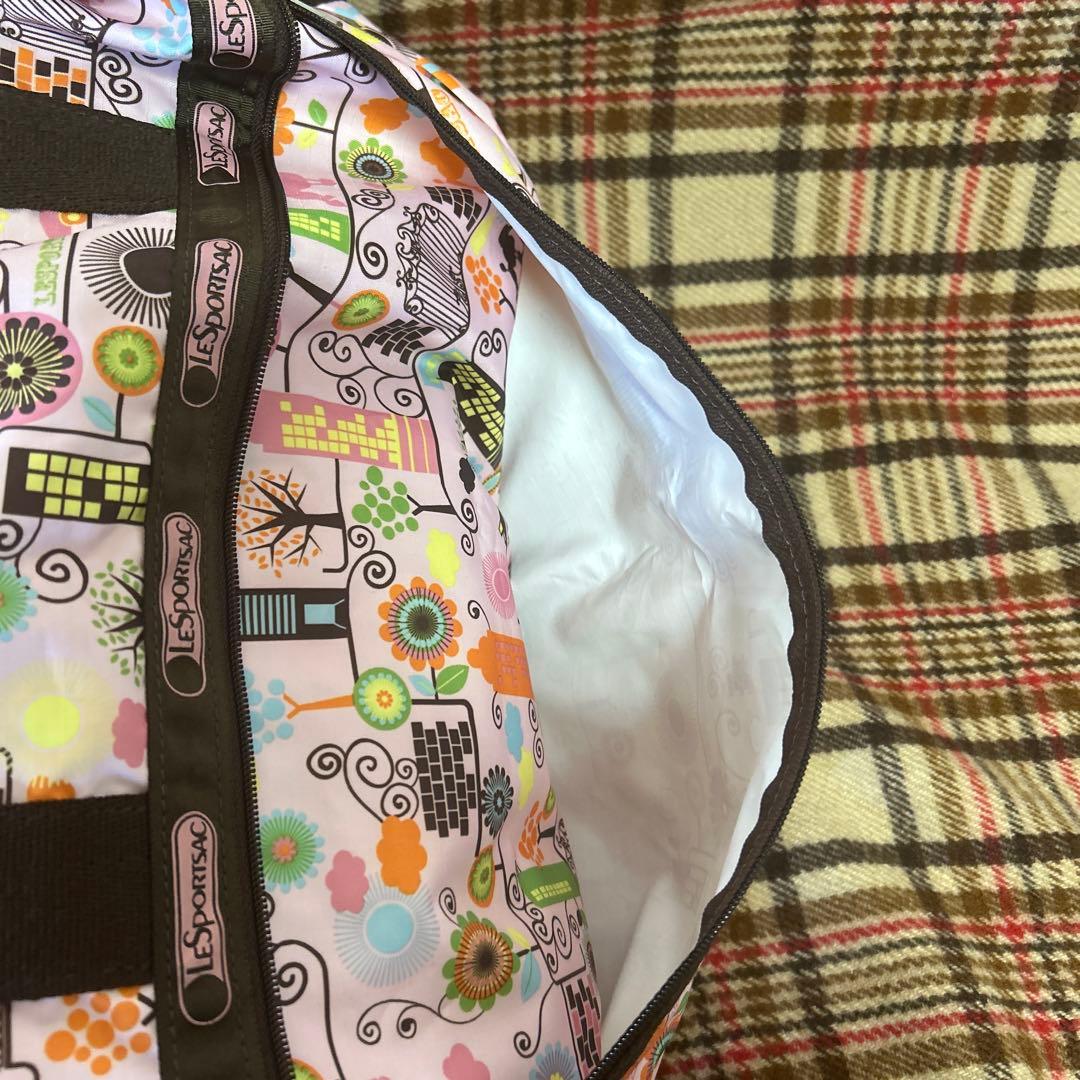 Beautiful condition LeSportsac colorful floral large capacity bag